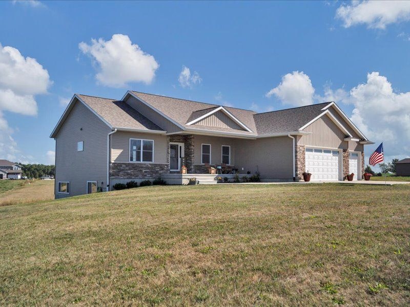 Excellent location, great neighborhood with an amazing pond 20800